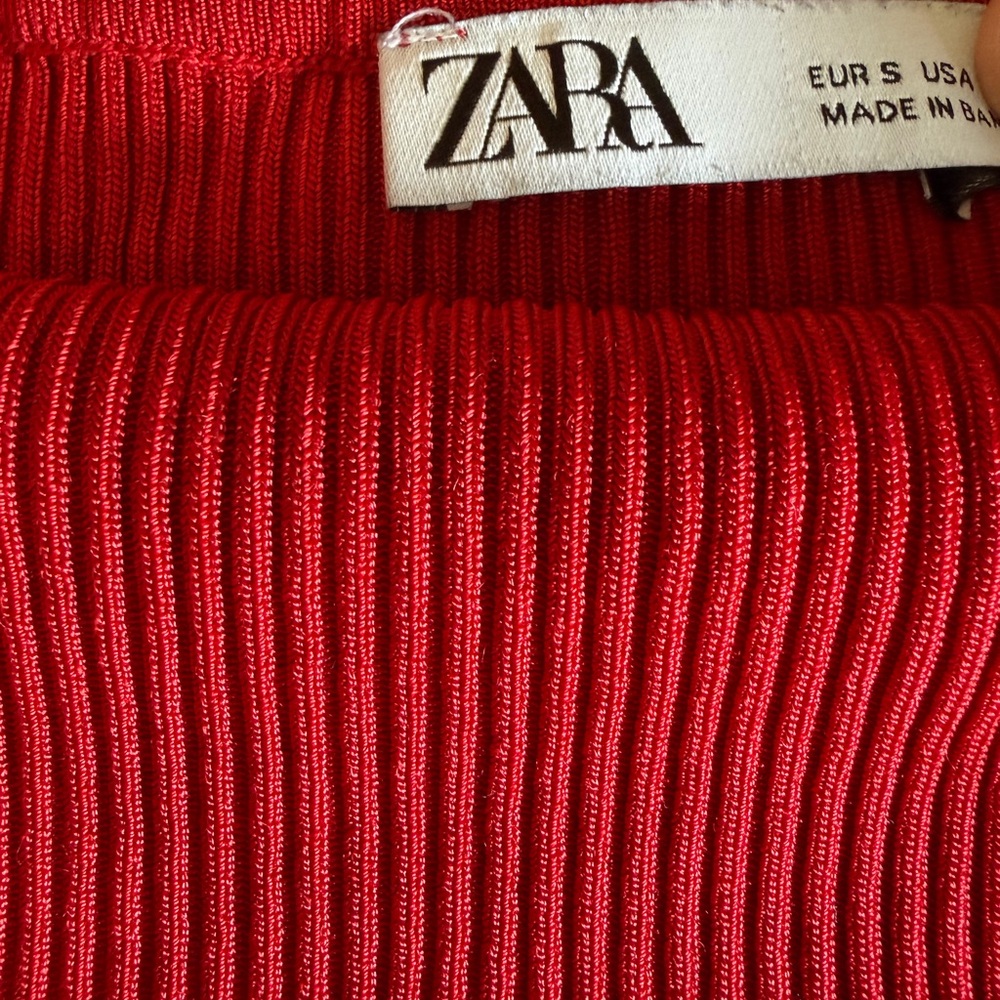 Elegant red ribbed tank top by Zara